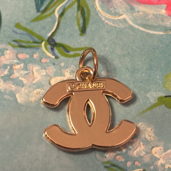 Chanel White & Gold Quilted CC Charm - Picture 5 of 7